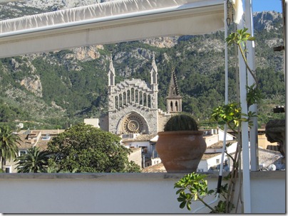 Blick von Gran Hotel Soller auf Kirche