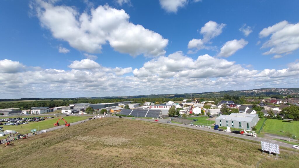 Menden Dreht Auf mit Aussicht auf das bereits bestehende Gewerbegebiet